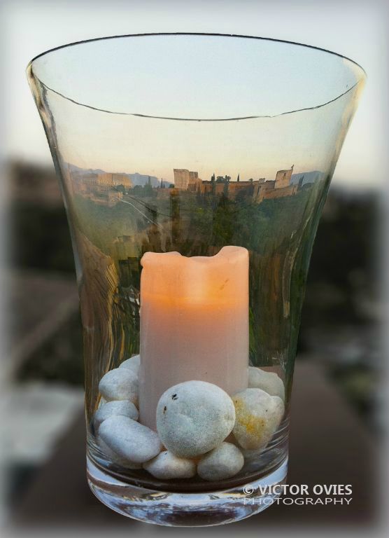 La Alhambra a la luz de la vela (desde la terraza del Juan Ranas en Agosto)