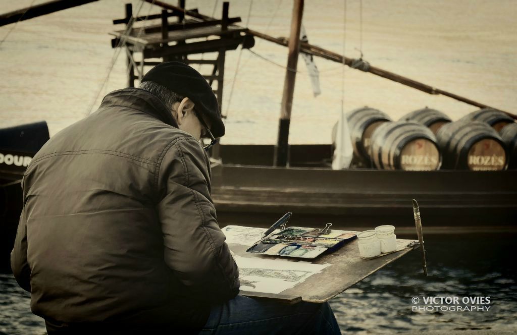 The artist by the river (Porto)